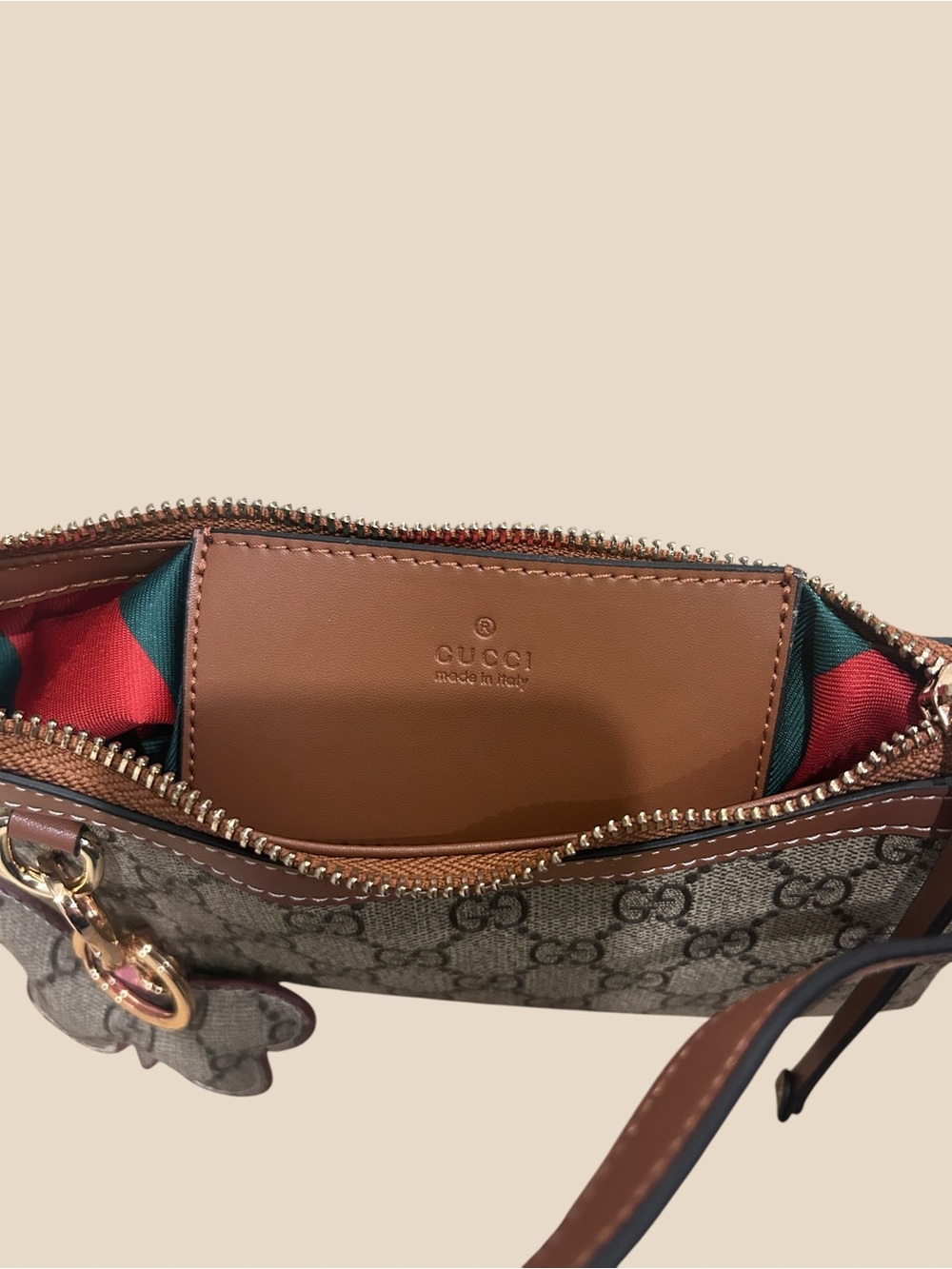 GG Supreme Brown Shoulder Bag with Multicolor Butterfly Charm - Picture 4 of 7